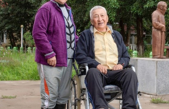 Асрамжийн газар 13 жил амьдарсан хос