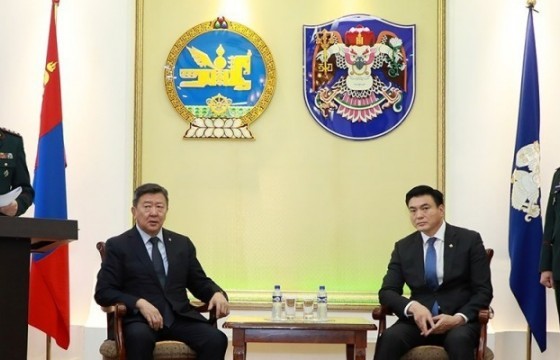 Нийслэлийн “Орон нутгийн хамгаалалтын төлөвлөгөө”-г гардуулав