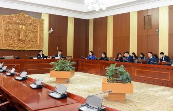 Иргэдийн тэтгэвэр барьцаалсан зээлийн төлбөрийг төрөөс нэг удаа төлөх тухай хуулийн төслийг хэлэлцэхийг дэмжлээ