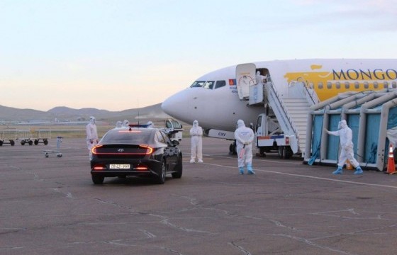 Хилийн мэргэжлийн хяналтын албаны зөвшөөрлөөр нисэх буудлын улаан бүс рүү цагдаагийн машин нэвтэрч хэв журам сахиуллаа 