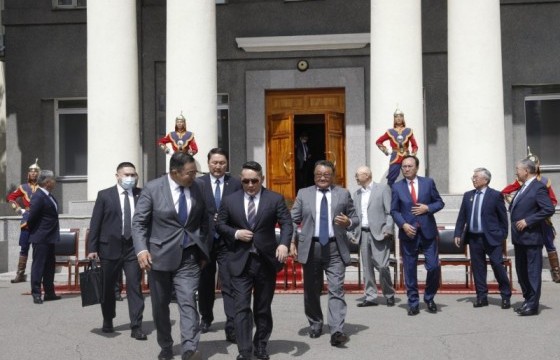 Монгол Улсын Ерөнхийлөгч, Зэвсэгт хүчний Ерөнхий командлагч Халтмаагийн Баттулга Батлан хамгаалах яаманд өнөөдөр ажиллалаа