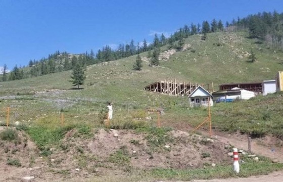 Алга болсон бүсгүйн мөрөөр