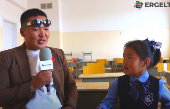 Б.Ирмүүн: Ааваа та уйлдаг уу