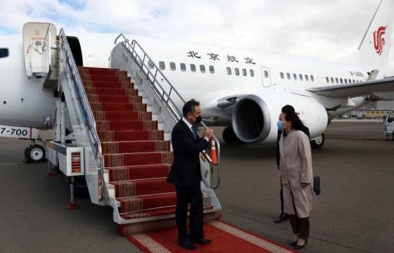 БНХАУ-ын Гадаад хэргийн сайд Ван И нутаг буцлаа