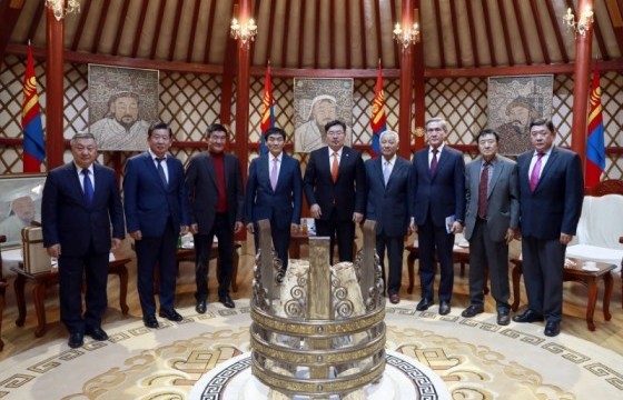 УИХ-ын дарга Г.Занданшатар үе үеийн Их Хурлын дарга нарыг хүлээн авч уулзлаа