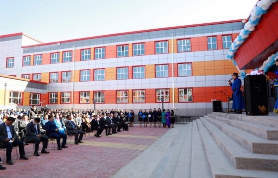 Баянхонгор сумын 2850 гаруй сурагч шинэ сургуультай боллоо
