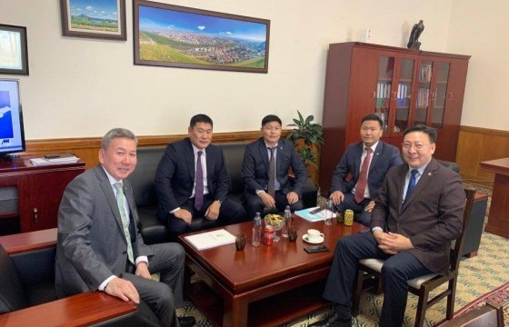 Ж.Батзандан: 40 гэрийн асуудлыг хоёулаа манай өрөөнд тухтай, тусдаа яръя, тэгэх үү