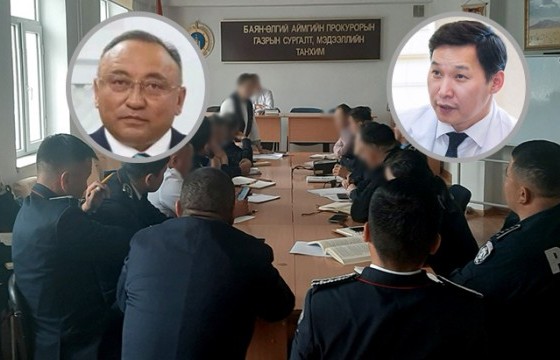 Баян-Өлгий аймгийн эмч нар авлигын 300 мянган төгрөгөө голж, иргэний нүүр рүү шидэж уурлажээ, Т.Мөнхсайхан сайд аа