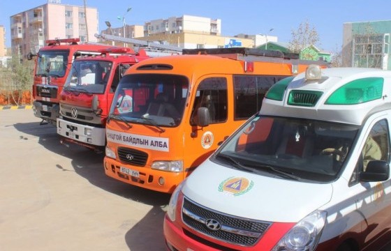 Дундговь аймгийн Онцгой байдлын газарт эмнэлгийн тоноглолтой автомашин олгов