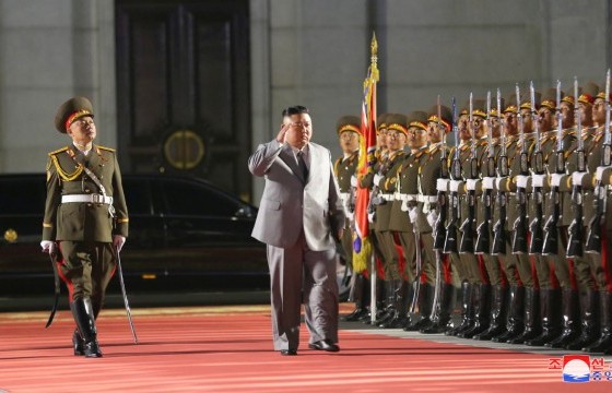 БНАСАУ-ын парадын эргэн тойронд: Шинэ пуужин, сүрт жагсаал