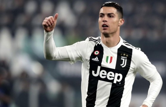 Алдарт хөлбөмбөгчин Кристиано Рональдо коронавирус тусжээ