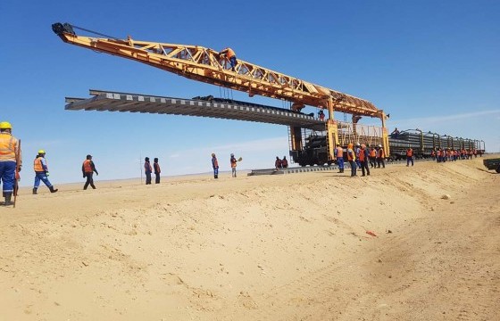 Алтан говийг гэрэлтүүлсэн төмөр замын бүтээн байгуулалт