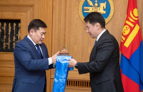 Л.Оюун-Эрдэнэ Ерөнхий сайдад “гадуурхагдаж” эхэлсэн бололтой