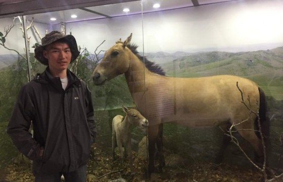 14 настайдаа байгаль хамгаалагч болсон Б.Батлхагва:Амьтад хүнээс илүү бие биедээ тусалдаг