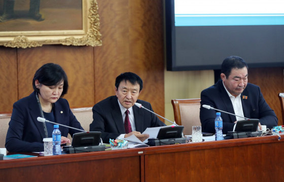 УИХ-ын гишүүд номын дуу сонсов