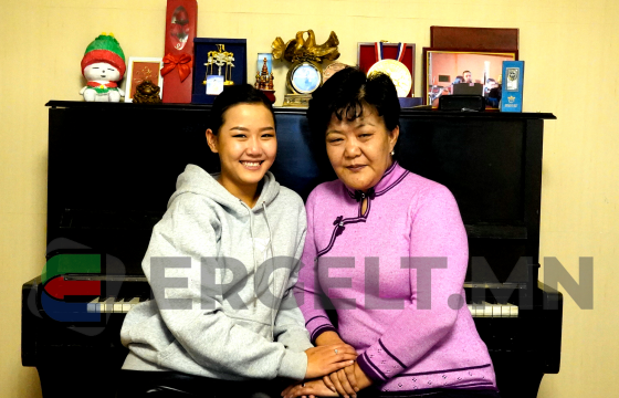 А.Цэцэгдэлгэр: Миний охин урлагийн хүн, хүрэх оргил нь хаана байх вэ тэр хүртлээ зогсолтгүй яв