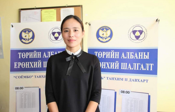 Төрийн албаны шалгалтад 100 оноо авсан Б.Адъяа: Аав минь охиноо төрийн албанд тэнцэхийг харсан бол баярлах байсан даа