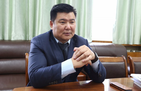 О.Чулуунбилэг: Ардчилсан нам үүсгэн байгуулагчдаасаа салах цаг болсон