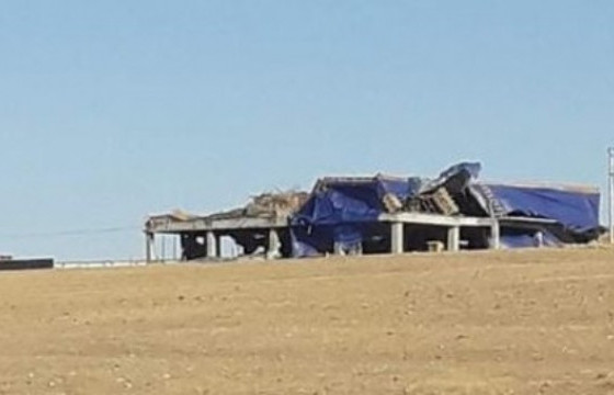 “Хэрмээдэй” компанийн барьж байсан соёлын төвийн барилга нуржээ