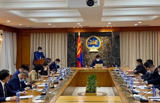 Засгийн газар хуралдаж байна