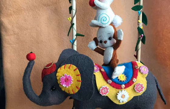 ЭХ ОРОНДОО ҮЙЛДВЭРЛЭВ: Эсгийгээр урлагч “Felt Family”