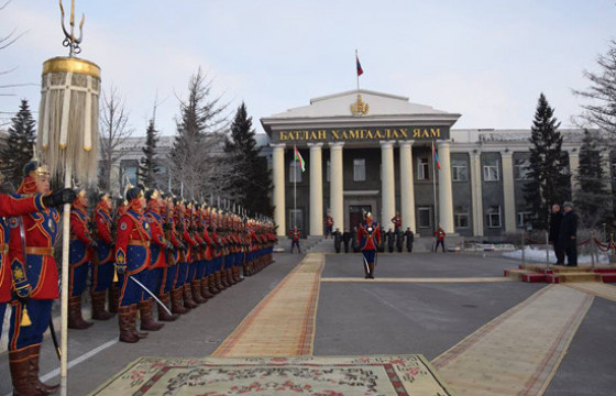 Батлан хамгаалахын салбарын хуулийн төслүүдийг өргөн мэдүүллээ