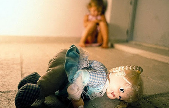 SOS: Төрсөн эцэг нь хоёр настай охиноо ХҮЧИРХИЙЛСЭН жигшүүрт хэрэг гарчээ