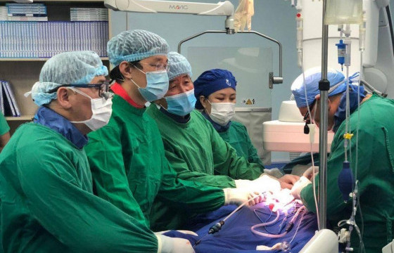 Хэвлийн гол судасны цүлхэнд стент графт суулгац тавих мэс засал амжилттай хийжээ