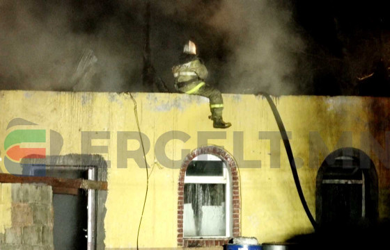 Нийтийн байранд гал гарсны улмаас түрээслэгчид нь орох оронгүй, өмссөн хувцаснаасаа өөр зүйлгүй үлдлээ