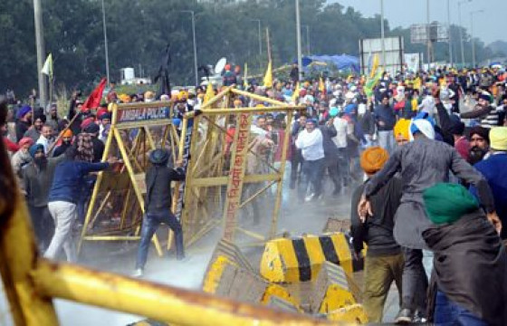 Энэтхэгийн тариаланчид шинэ хуулийг эсэргүүцэж, бослого гаргав