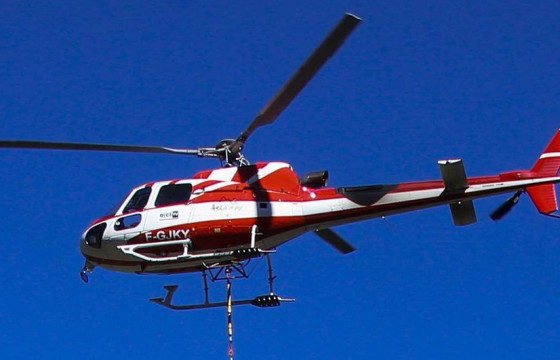 Альфийн нуруунд нисдэг тэрэг осолдож, таван хүн амиа алджээ