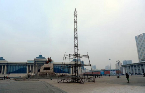 Төв талбайд сүлд мод засаж эхэллээ