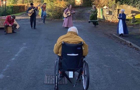 Ганцхан хүнд зориулсан зул сарын үзүүлбэр 