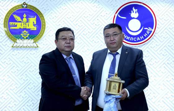 С.Эрдэнэ: Ц.Туваан Ардчилсан намын тамга тэмдэгийг 24 цагийн дотор хүлээлгэж өгөх хэрэгтэй