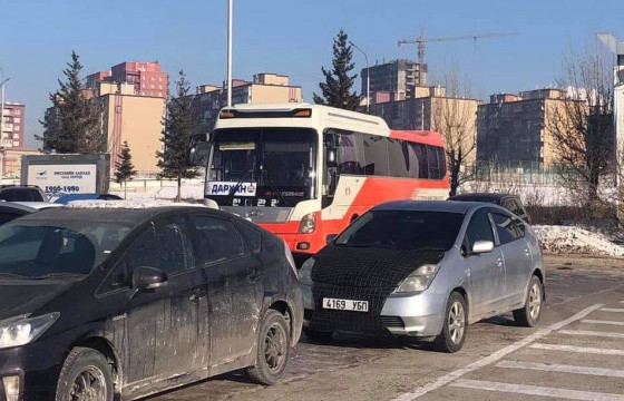 Дарханы Засаг дарга Б.Азжаргал уурхайд ажилладаг иргэдээ авахаар тусгай автобус явуулжээ 