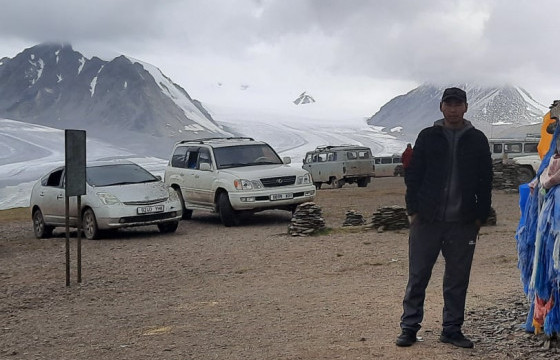 Дэлхийн дээвэрт ч гарчихсан байж мэдэх “Приус”-тэй монголчууд