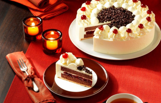 Баярын ширээн дээрх АМТАТ БЯЛУУГ ХЭРХЭН ХИЙХ ВЭ