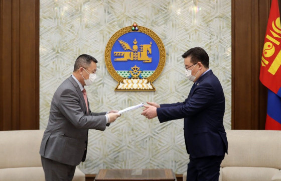 Үүрэг гүйцэтгэх явцад халдвар авсан төрийн албан хаагчид нэг удаагийн мөнгөн тэтгэмж олгох тухай хуулийн төсөл өргөн барилаа