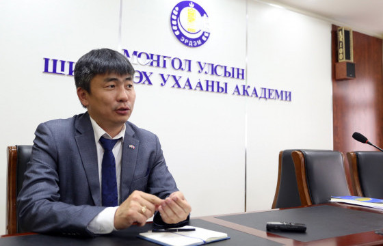 Д.ЗОЛБОО: Бид төдийгүй дэлхий нийтээрээ л тэвдэж байна