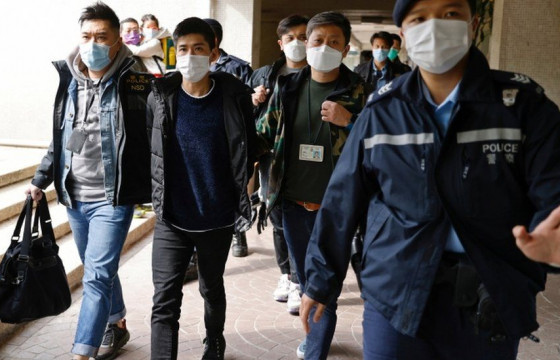 Хонконгт 50 хууль тогтоогчийг баривчилжээ