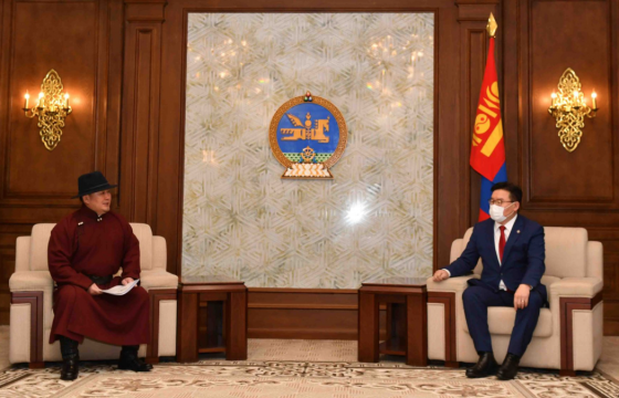 Ерөнхийлөгч Х.Баттулга оффшор бүсээс орж ирсэн хөрөнгөөр өрх бүрд НЭГ САЯ ТӨГРӨГИЙН дэмжлэг үзүүлэх УИХ-ын тогтоолын төсөл өргөн барилаа