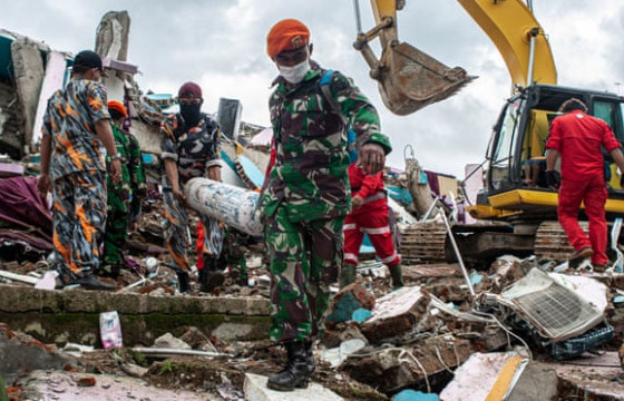 Индонезид газар хөдөлж, амь үрэгдэгсдийн тоо 80 давжээ