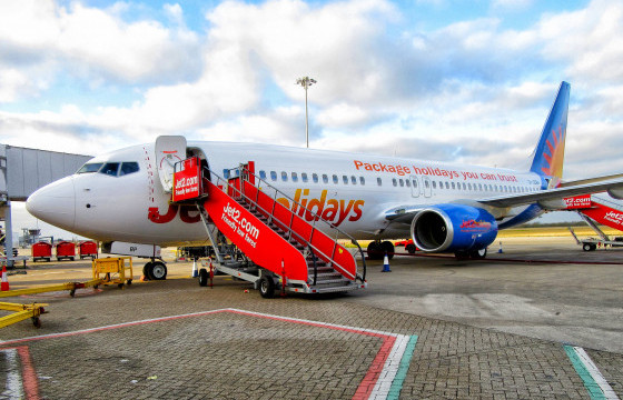 Их Британи бүх нислэгээ зогсоолоо