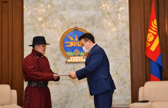 Өрх бүрд НЭГ САЯ төгрөг өгөх Ерөнхийлөгчийн төслийг МАН-ын бүлэг дэмжлээ