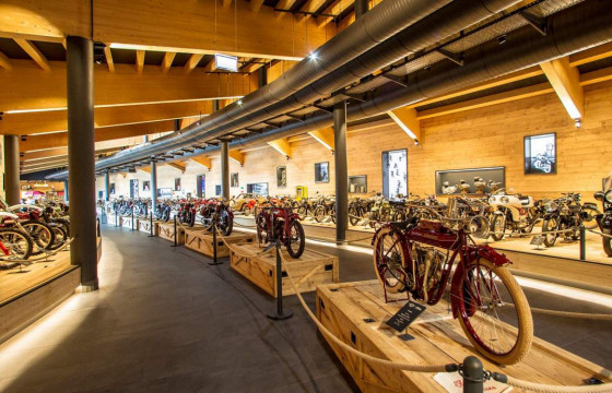 “Ромбо Пасс” мотоциклийн музейд гал гарч, ховор цуглуулгууд шатжээ