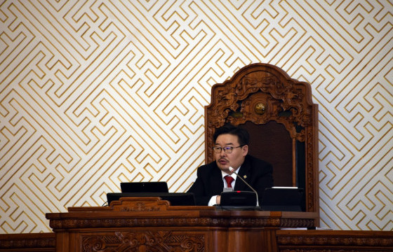 Намын бүлэг, Байнгын хороод хуралдах шаардлагатай болсон учраас үдээс өмнөх нэгдсэн хуралдааныг завсарлуулав