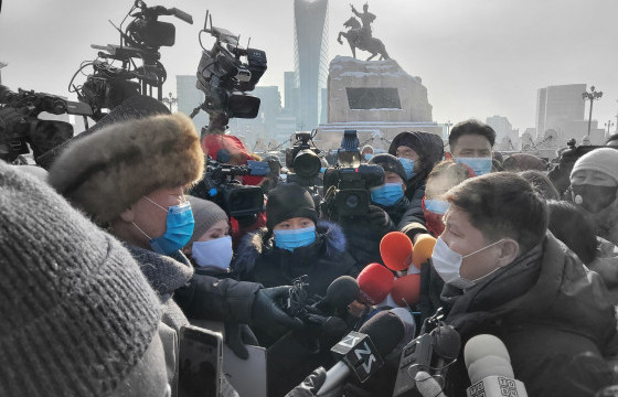 Х.НЯМБААТАР: С.Ганбаатар гишүүн ээ, Засгийн газар Оюутолгойн асуудалд тантай хамтарч ажиллая