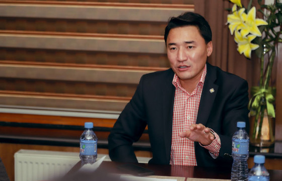 УИХ-ын гишүүн Г.Дамдиннямыг эгүүлэн татахаар гарын үсэг цуглуулж эхэлжээ