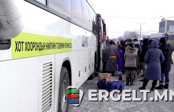 ФОТО СУРВАЛЖИЛГА: Гэр рүүгээ яарах орон нутгийн иргэд