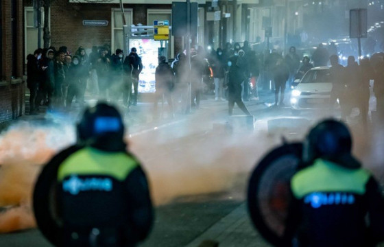 Нидерландад өрнөсөн жагсаалын дараа ч хөл хориог хэвээр үлдээнэ